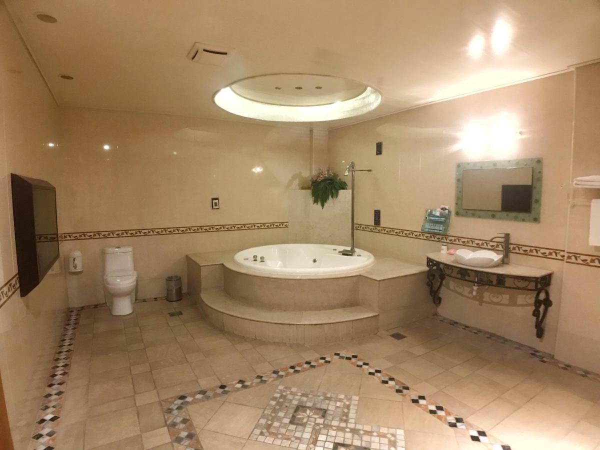 Daniel Spa Motel Pingzhen Dış mekan fotoğraf